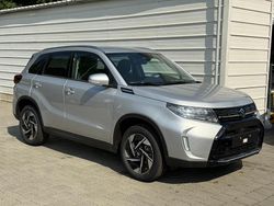 Silky silver metallic Neu 2025 Suzuki Vitara Comfort+ SUV | 23.579 € (Fairer Preis)