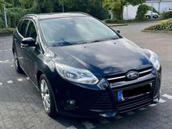 Schwarz Gebraucht 2014 Ford Focus Trend Limousine | 6.500 € (Teuer)