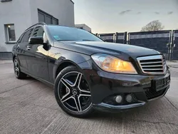 Schwarz Gebraucht 2012 Mercedes 220 Kombi | 8.000 €