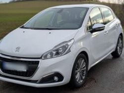 Weiß Gebraucht 2018 Peugeot 208 Kleinwagen | 9.980 € (Fairer Preis)