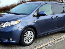 Blau Gebraucht 2016 Toyota Sienna XLE Van / Kleinbus | 25.900 €