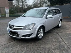 Silber Gebraucht 2010 Opel Astra Innovation Kombi | 4.200 € (Superpreis)