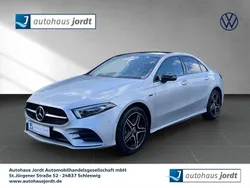 Silber Gebraucht 2020 Mercedes A250 AMG line Limousine | 27.930 € (Etwas zu teuer)
