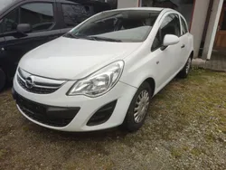 Weiß Gebraucht 2011 Opel Corsa Selection Kleinwagen | 2.750 € (Guter Preis)