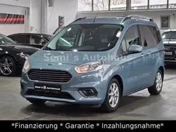 Blau Gebraucht 2019 Ford Tourneo Courier Titanium Van / Kleinbus | 10.450 € (Fairer Preis)