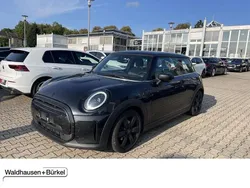 Midnight blac (metallic) Gebraucht 2023 Mini Cooper Classic Kleinwagen | 22.500 € (Fairer Preis)