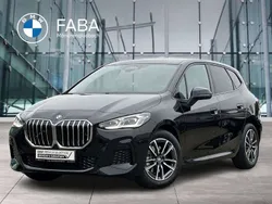 Saphirschwarz metallic Gebraucht 2024 BMW 218 Active Tourer Shadowline Van / Kleinbus | 34.790 € (Etwas zu teuer)
