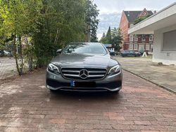 Grau Gebraucht 2017 Mercedes E200 Limousine | 22.999 € (Fairer Preis)