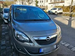 Grau Gebraucht 2012 Opel Meriva Van / Kleinbus | 5.800 € (Fairer Preis)