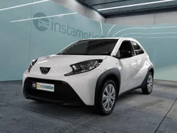 Weiß Gebraucht 2024 Toyota Aygo Kleinwagen | 14.899 € (Fairer Preis)