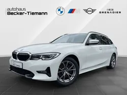 Alpinweiß uni Gebraucht 2022 BMW 320 M Sport Kombi | 29.446 € (Superpreis)