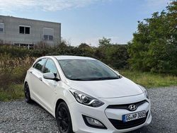 Weiß Gebraucht 2013 Hyundai i30 Classic Limousine | 6.300 € (Fairer Preis)
