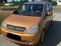 Gold Gebraucht 2003 Opel Meriva Essentia Van / Kleinbus | 2.250 € (Teuer)