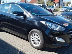 Schwarz Gebraucht 2016 Hyundai i30 Style Kombi | 9.700 € (Fairer Preis)