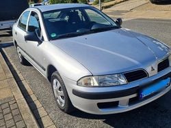 Silber Gebraucht 2000 Mitsubishi Carisma Limousine | 2.150 € (Etwas zu teuer)