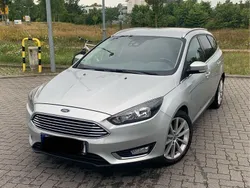 Grau Gebraucht 2015 Ford Focus Titanium Kombi | 7.200 € (Fairer Preis)