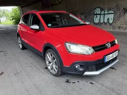 Rot Gebraucht 2016 VW Polo Cross Kleinwagen | 12.600 €
