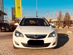 Weiß Gebraucht 2011 Opel Astra Design Edition Kombi | 5.600 € (Fairer Preis)
