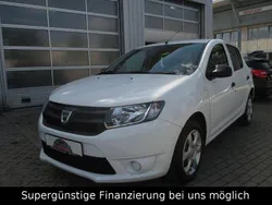 Weiß Gebraucht 2014 Dacia Sandero Ambiance Kleinwagen | 5.490 € (Fairer Preis)