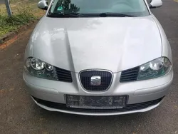 Silber Gebraucht 2004 Seat Cordoba Limousine | 1.900 € (Fairer Preis)