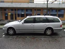 Grau metallic Gebraucht 2001 Mercedes E220 Classic Kombi | 3.999 €