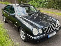 Blau Gebraucht 1998 Mercedes E430 Limousine | 8.500 €