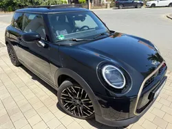 Schwarz Gebraucht 2024 Mini Cooper S Favoured Kleinwagen | 32.750 € (Etwas zu teuer)