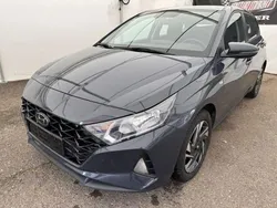 Grau Gebraucht 2024 Hyundai i20 Trend Kleinwagen | 14.200 €