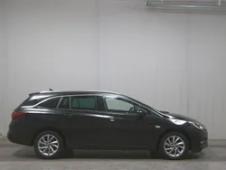 Onyx schwarz metallic Gebraucht 2022 Opel Astra Elegance Kombi | 11.480 € (Superpreis)