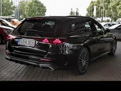 Gebraucht 2025 Mercedes E220 AMG line | 68.790 €