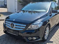 Schwarz Gebraucht 2014 Mercedes B200 Van / Kleinbus | 7.700 € (Fairer Preis)