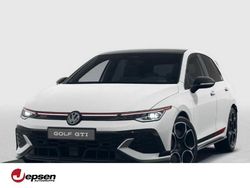 Pure white uni / schwarz uni Neu 2025 VW Golf VIII Edition Limousine | 56.670 € (Teuer)