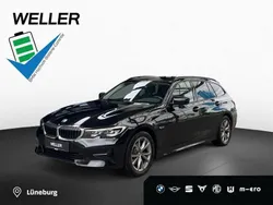 Schwarz (schwarz) Gebraucht 2022 BMW 320e Shadowline Kombi | 28.990 € (Superpreis)