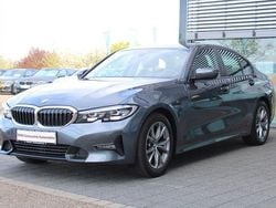 Grau Gebraucht 2022 BMW 318 Sport Line Limousine | 24.238 € (Guter Preis)
