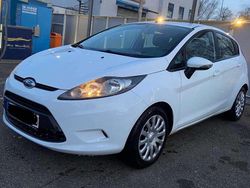 Weiß Gebraucht 2009 Ford Fiesta Titanium Kleinwagen | 4.250 € (Fairer Preis)