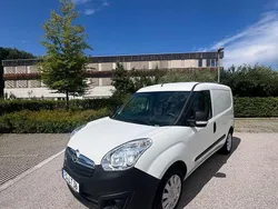 Weiß Gebraucht 2017 Opel Combo Edition Van / Kleinbus | 8.999 € (Fairer Preis)