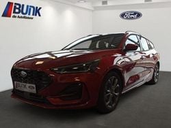 Fantastic red metallic (pn4jg) Gebraucht 2024 Ford Focus ST-Line Kombi | 25.900 € (Guter Preis)