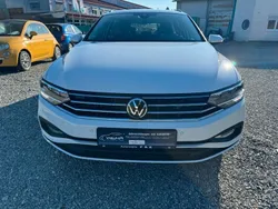 Weiß Gebraucht 2021 VW Passat Basis Kombi | 19.999 € (Fairer Preis)