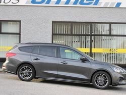 Grau Gebraucht 2021 Ford Focus ST-Line Kombi | 14.380 € (Superpreis)