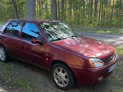 Rot Gebraucht 2000 Ford Fiesta Kleinwagen | 400 €