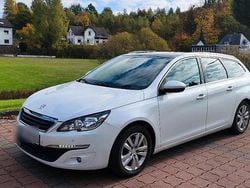 Weiß Gebraucht 2015 Peugeot 308 Kombi | 4.999 € (Etwas zu teuer)