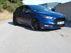 Blau Gebraucht 2016 Ford Focus ST Limousine | 15.850 € (Fairer Preis)