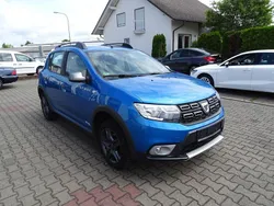 Blau Gebraucht 2017 Dacia Sandero Celebration Kleinwagen | 7.990 € (Fairer Preis)