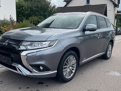 Grau Gebraucht 2021 Mitsubishi Outlander P-HEV Spirit SUV | 23.950 € (Fairer Preis)