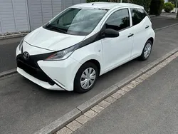 Weiß Gebraucht 2018 Toyota Aygo Kleinwagen | 7.800 € (Fairer Preis)