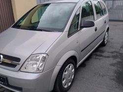 Silber Gebraucht 2003 Opel Meriva Van / Kleinbus | 2.400 € (Etwas zu teuer)