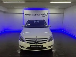 Weiß Gebraucht 2012 Mercedes B180 Van / Kleinbus | 7.799 € (Fairer Preis)