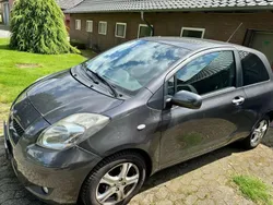 Grau Gebraucht 2011 Toyota Yaris Kleinwagen | 2.350 € (Fairer Preis)