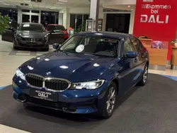 Blau Gebraucht 2022 BMW 320 Sport Line Limousine | 29.790 € (Guter Preis)