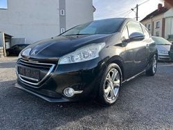 Schwarz Gebraucht 2014 Peugeot 208 Allure Kleinwagen | 5.690 € (Fairer Preis)